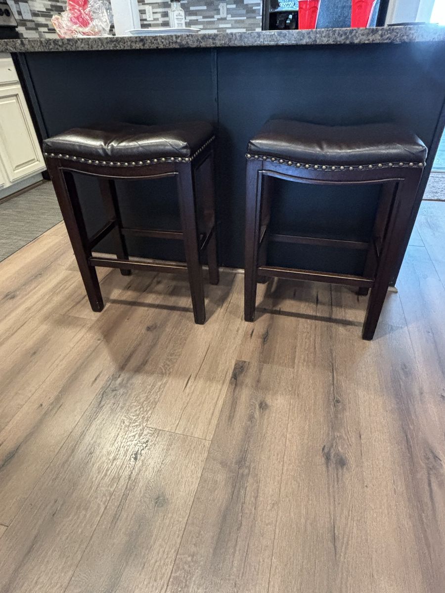 Set of 2 Counter Height Bar Stools – Great Condition