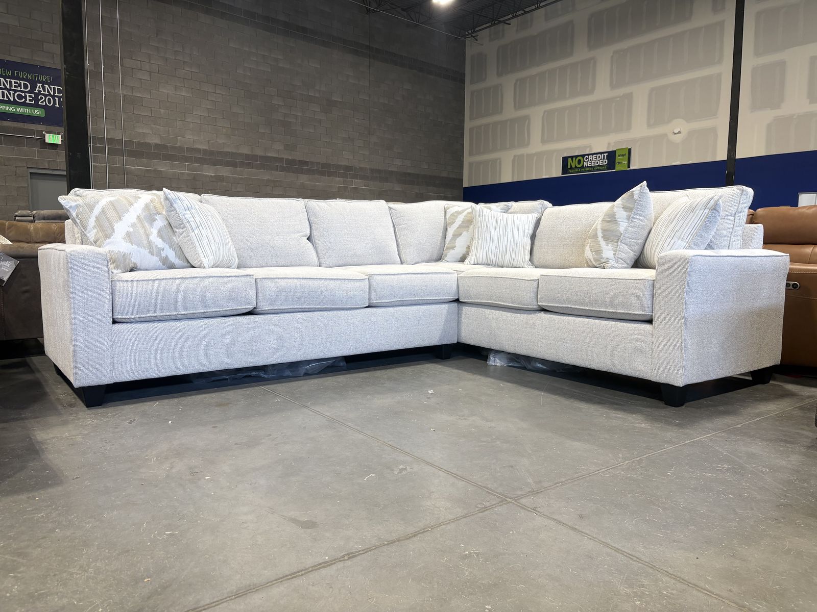 NEW CREAM SECTIONAL