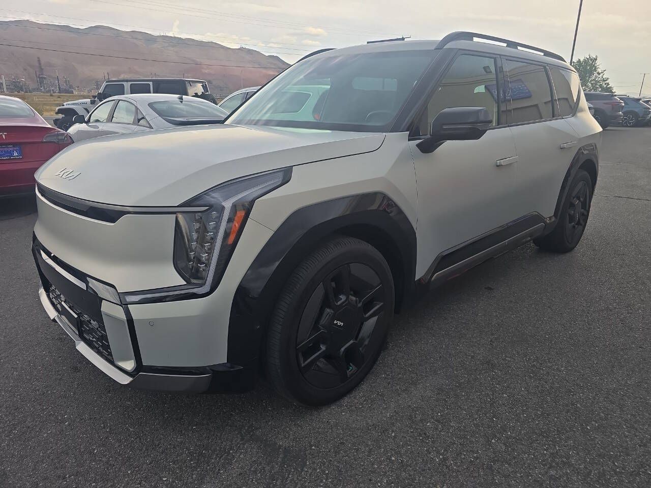 Main image 3