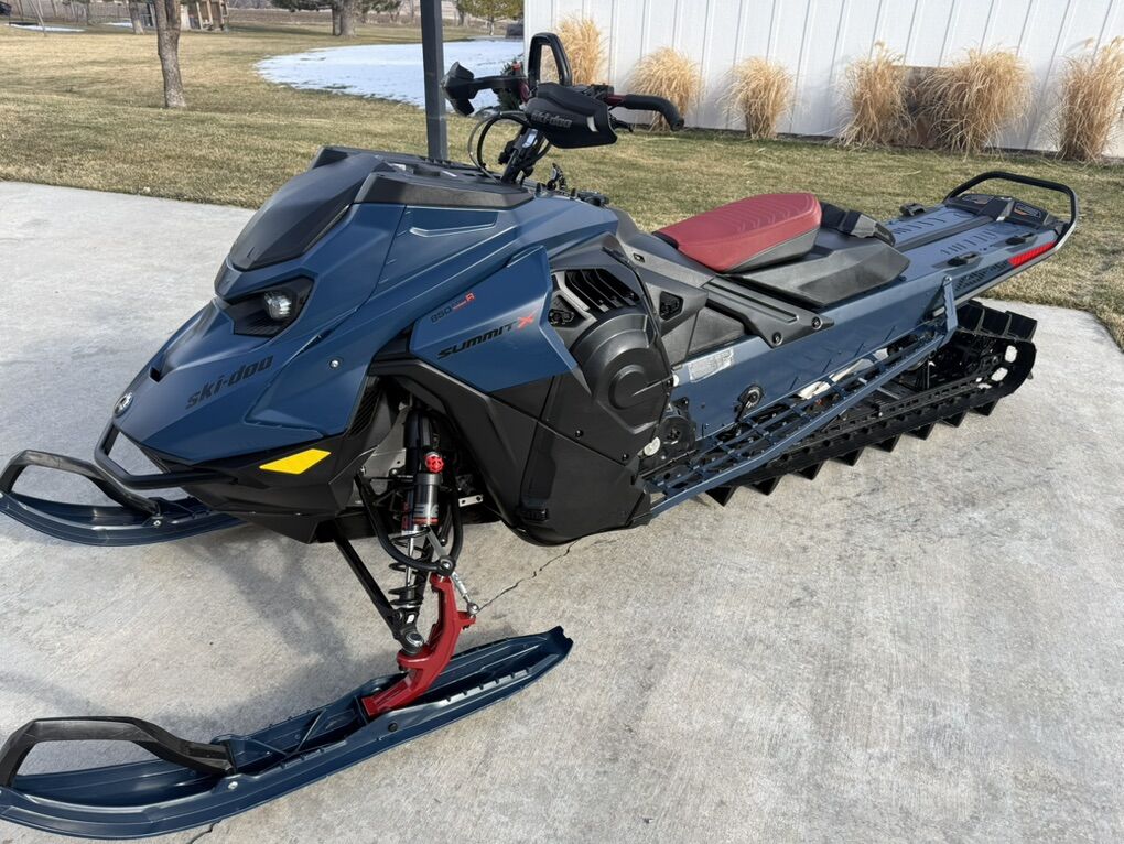 2025 Skidoo Summit X Expert 154 850 Turbo Ski-Doo
