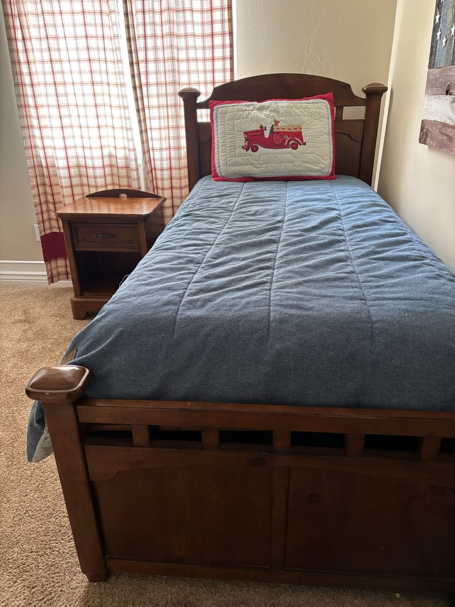 Twin Bedroom Set