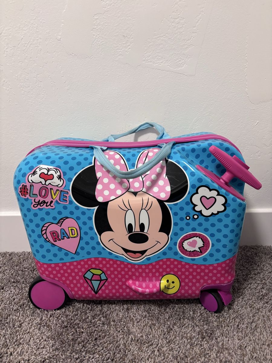 Kids’ ride on suitcase
