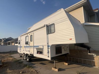 1996 Fleetwood Prowler 27ft 5th Wheel Travel Trailer