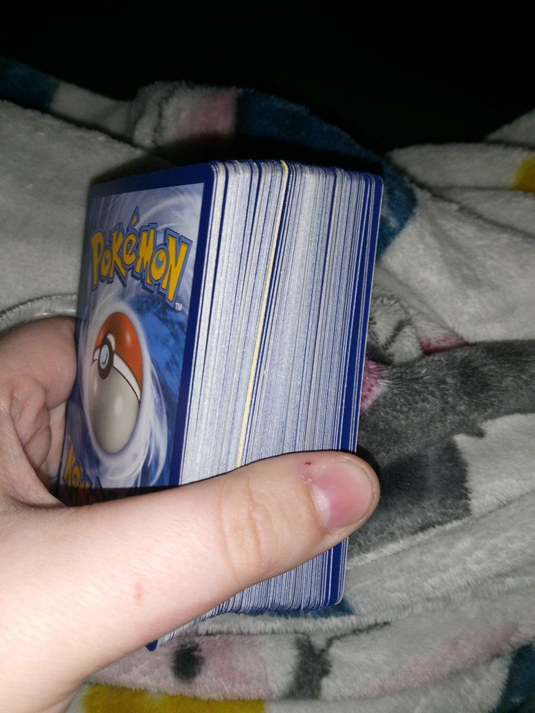 90 Pokemon cards