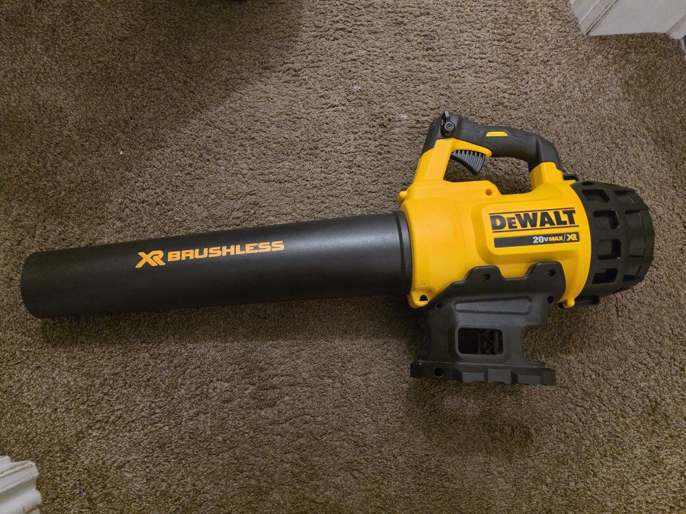 DEWALT 20V MAX XR Brushless Cordless Handheld Leaf Blower