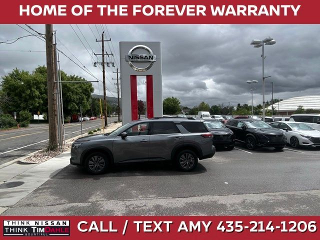 2024 Nissan Pathfinder SV