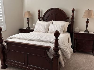 Queen bedroom set