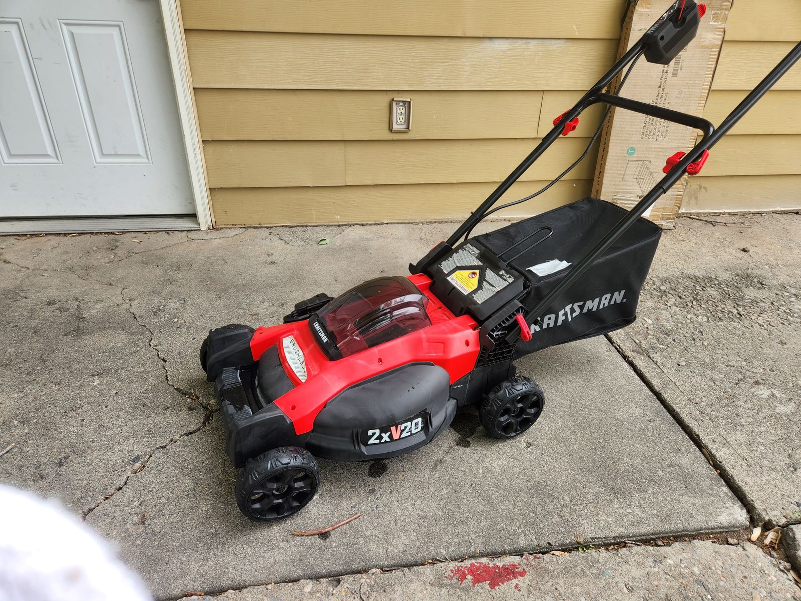 Craftsman V20 2x20V 20-inch Brushless Cordless Push Mower (Model CMCMW220)NEW
