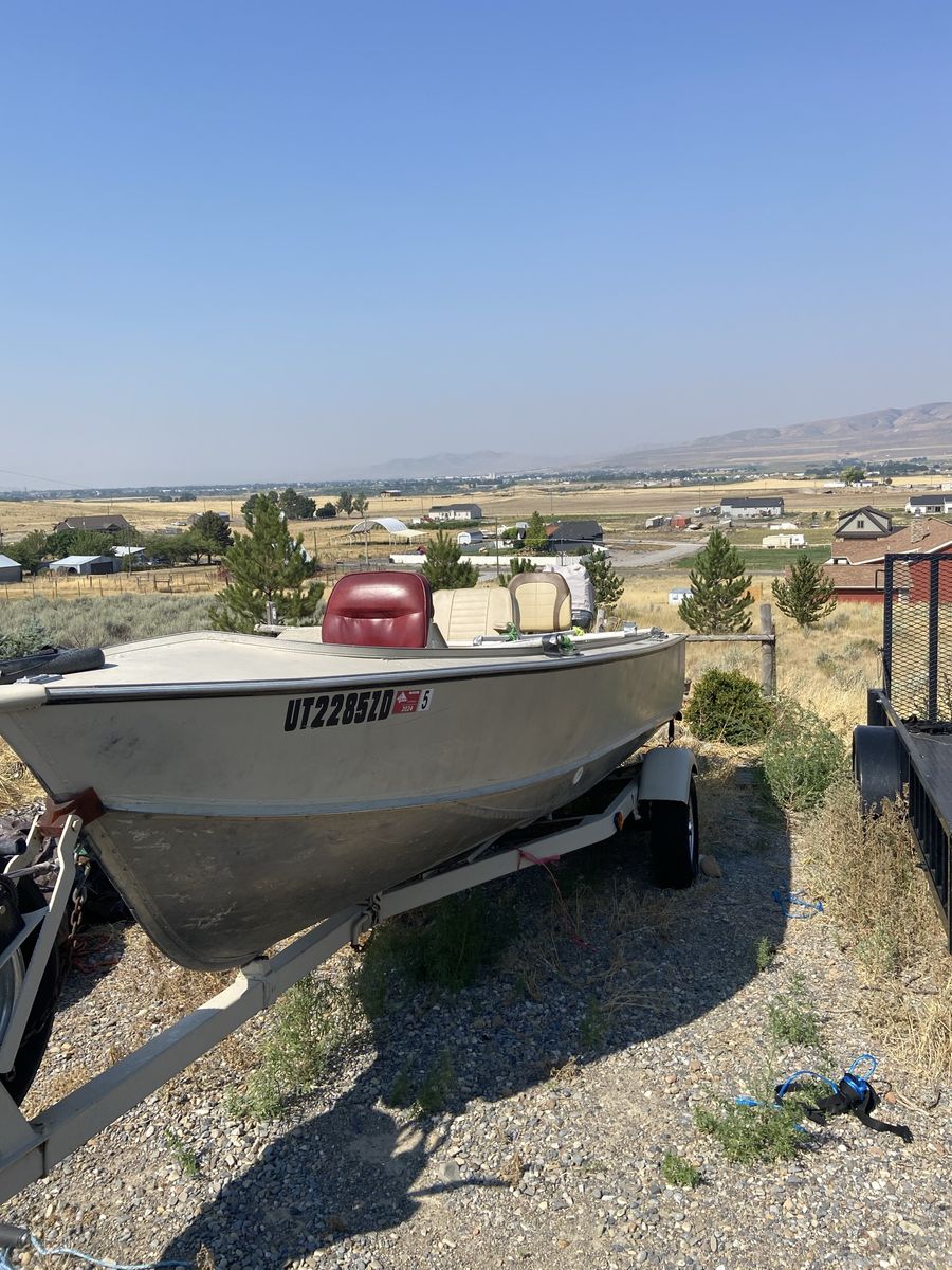 Lund boat with motor New tires best offer
