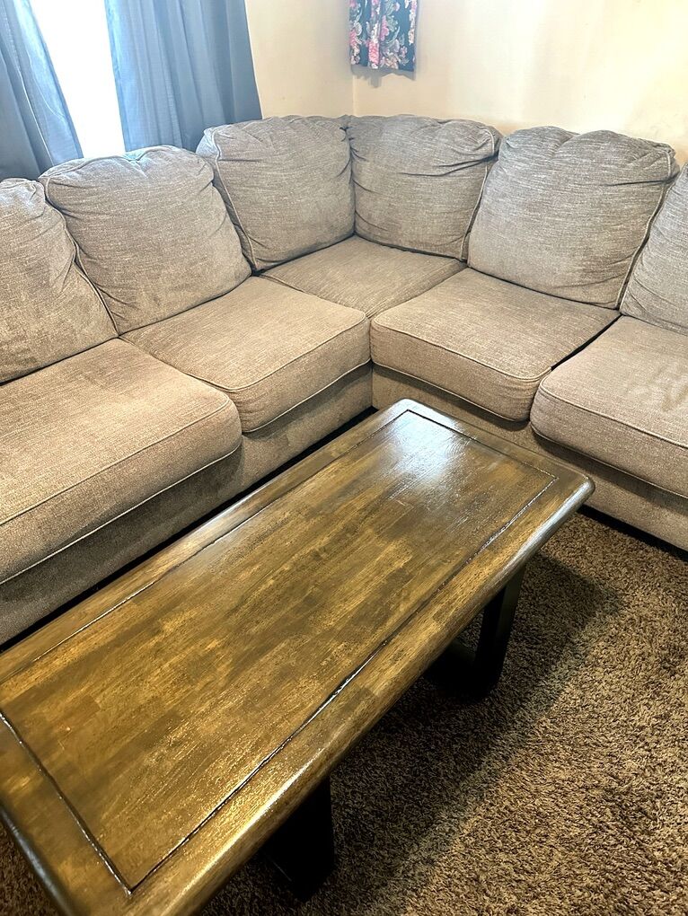 Solid Wood Coffe Table- Modern Legs - refubished