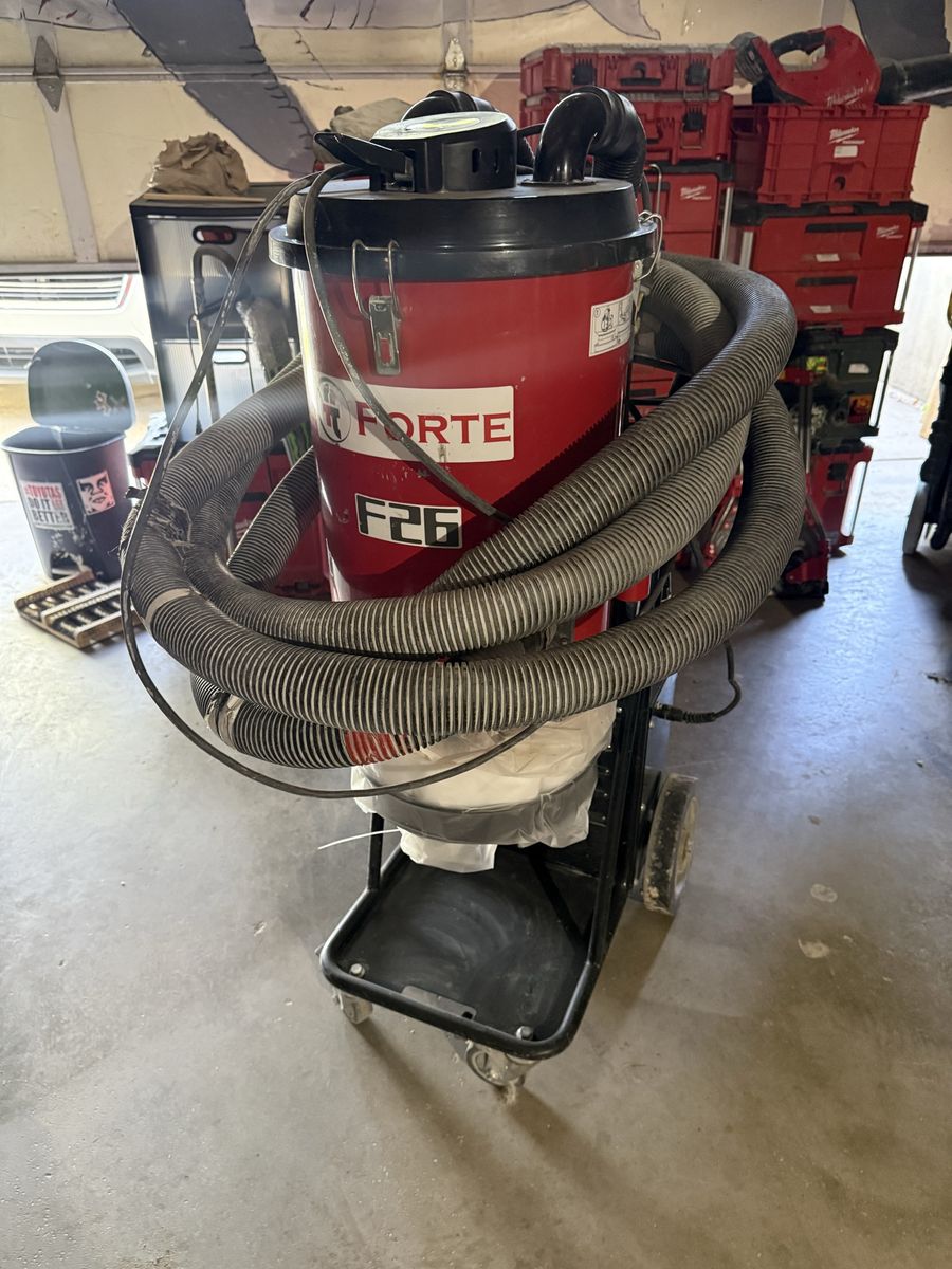 Industrial vacuum 