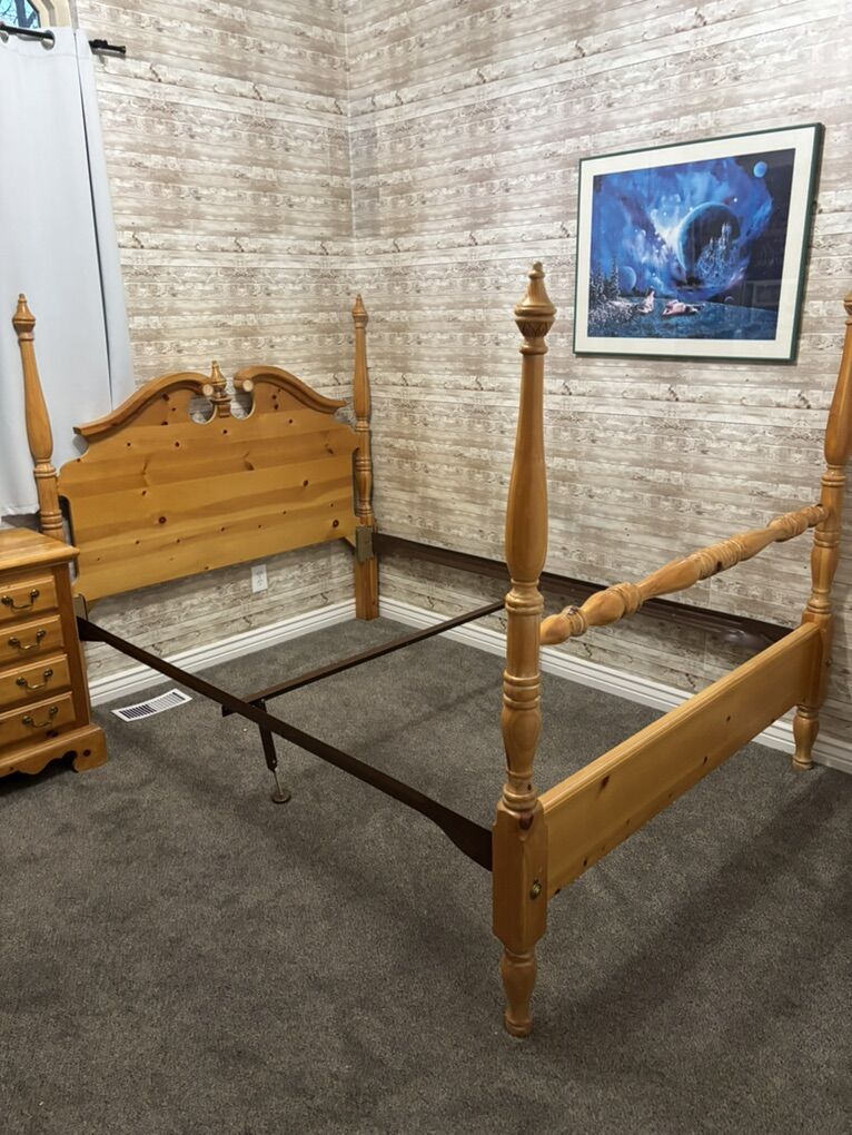 Pine Bedroom Set