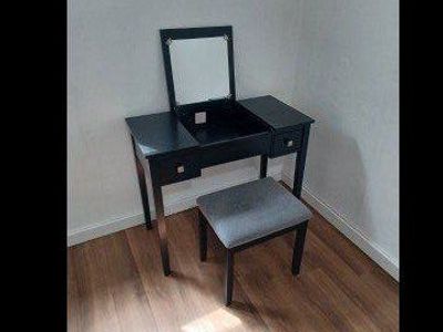 desk/ vanity