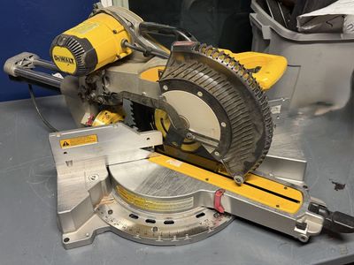 DEWALT DWS780 12" Double Bevel Sliding Compound Miter Saw