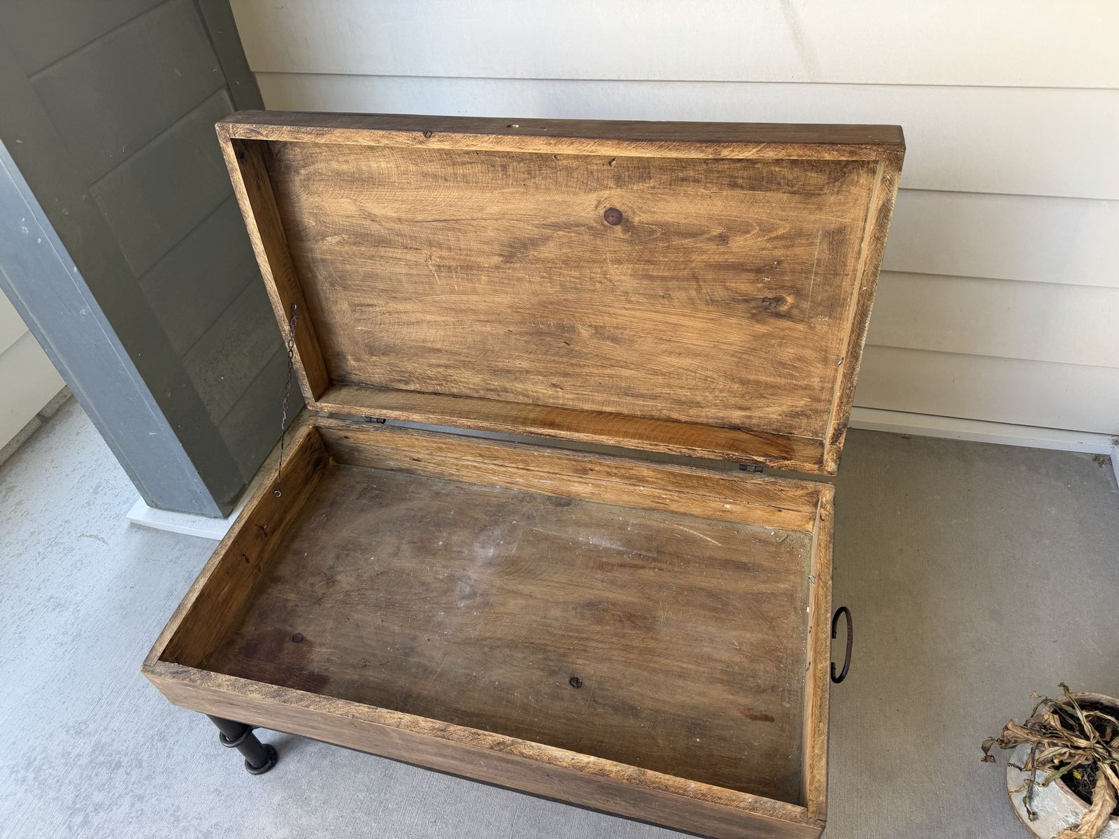 Main image 3