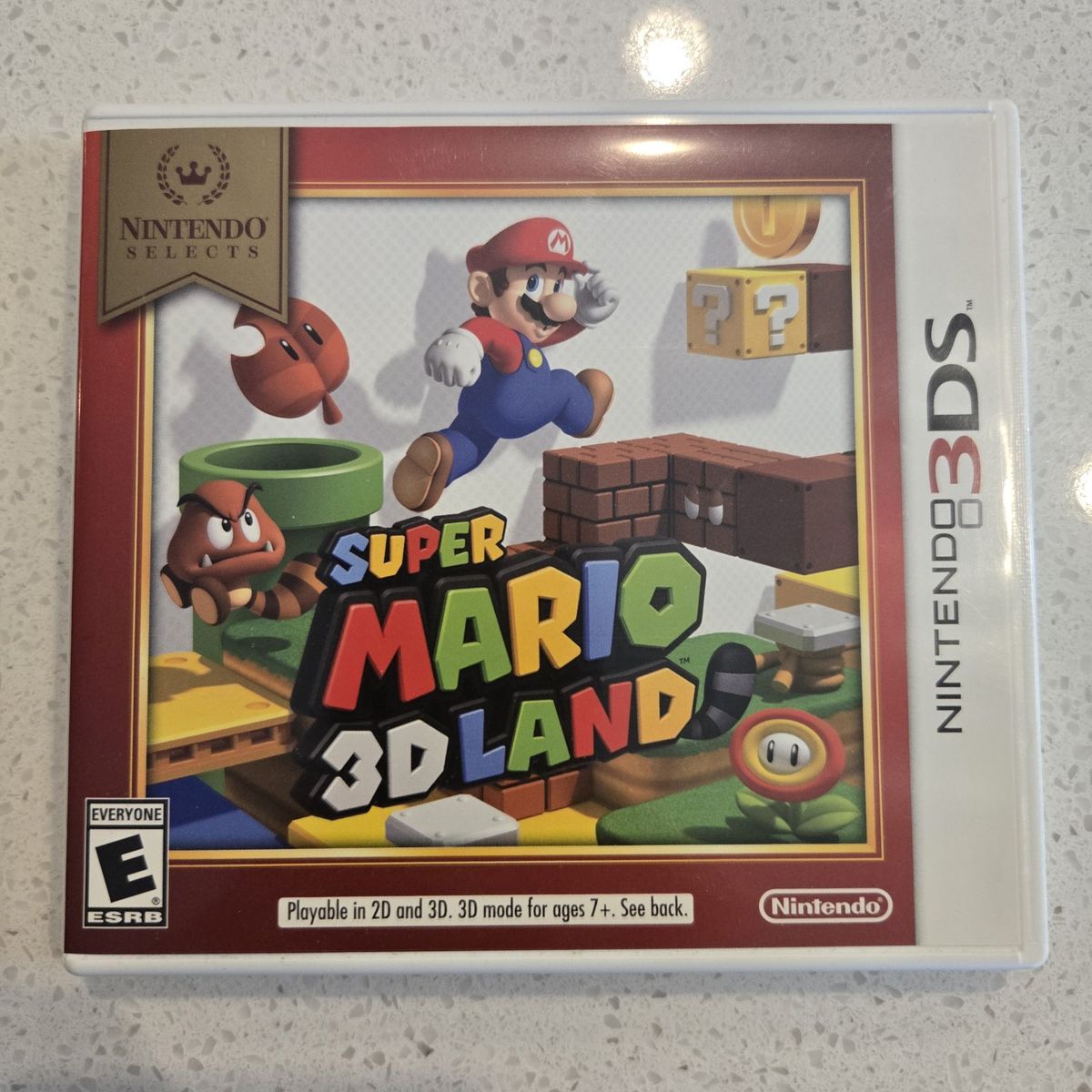 Super Mario 3D Land - Nintendo 3DS Game (Nintendo Selects) & Case w/AR cards.