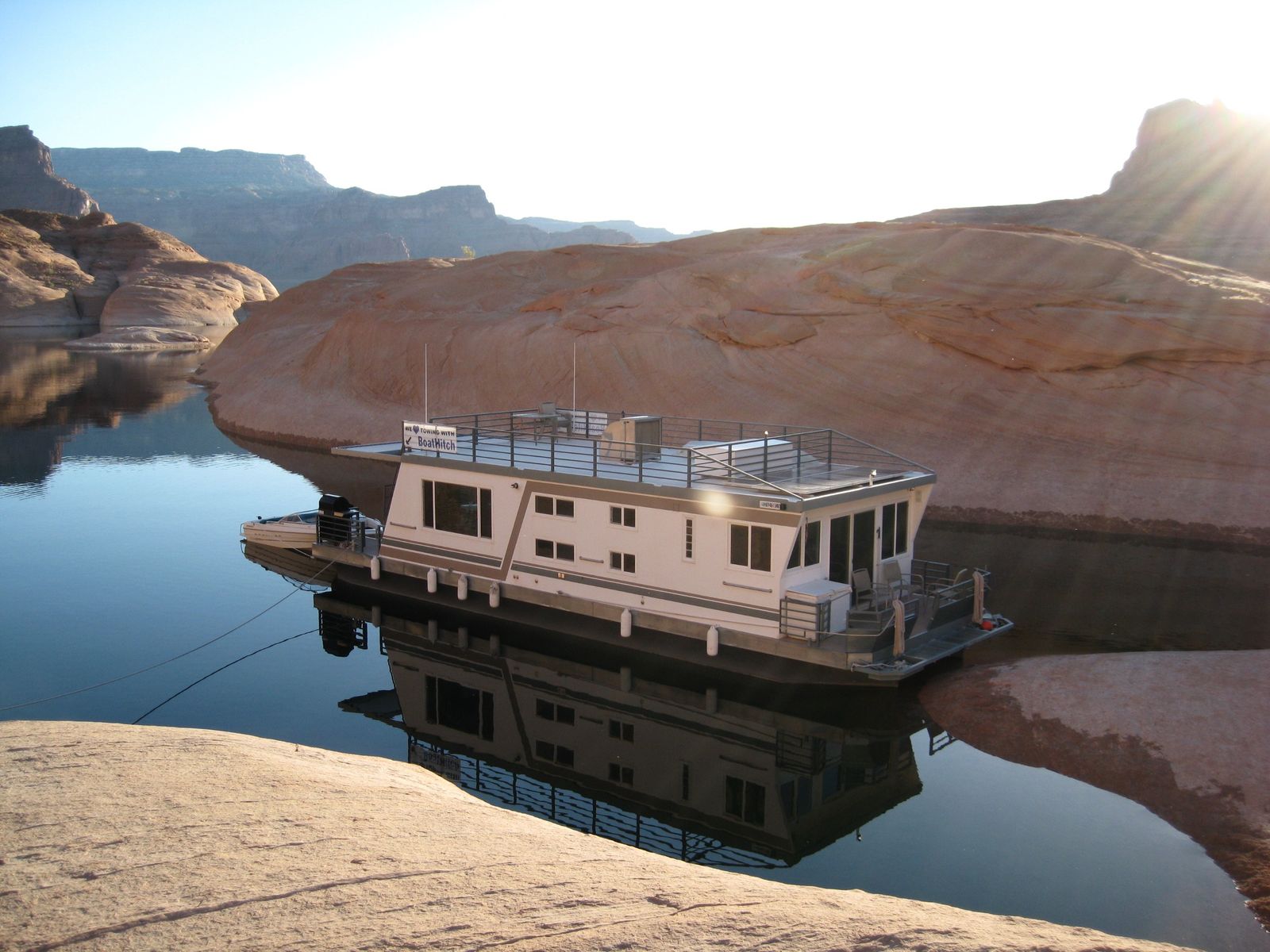 SINGLE OWNER HOUSEBOAT | 2026 TOTAL SYSTEMS MODERNIZATION | 100% SOLAR INDEPENDENT