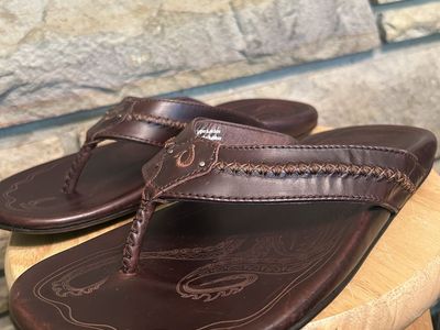 Men’s Olukai Mea Ola Leather Sandals / Mens 10 / Dark Java