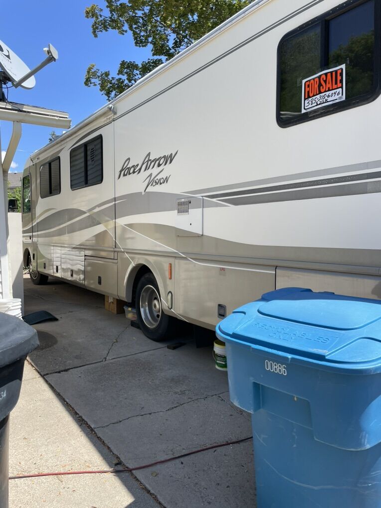 Pace Arrow Vision 35 Foot MH