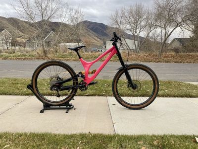 Specialized Demo 2018 L | W/ Helmet