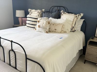 King Black Metal Frame Bed with Headboard and Footboard
