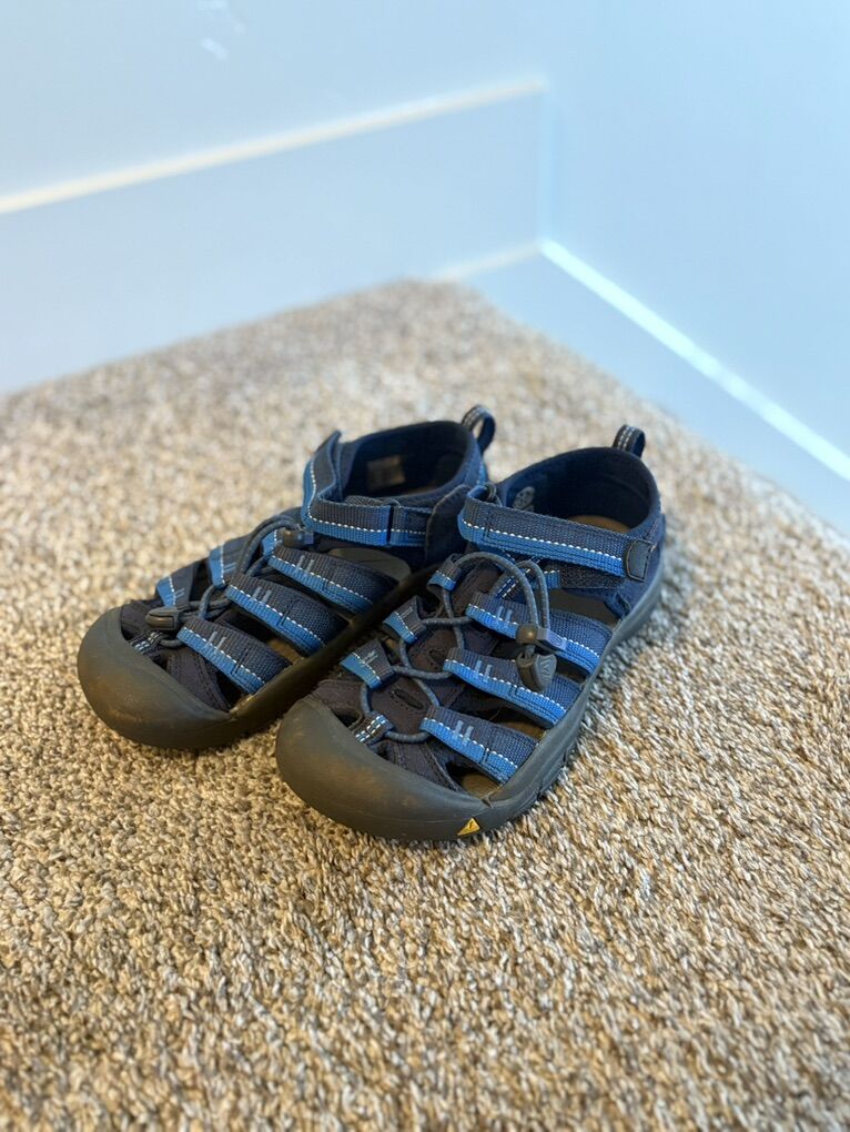 Kids Keen Sandals size 2Y