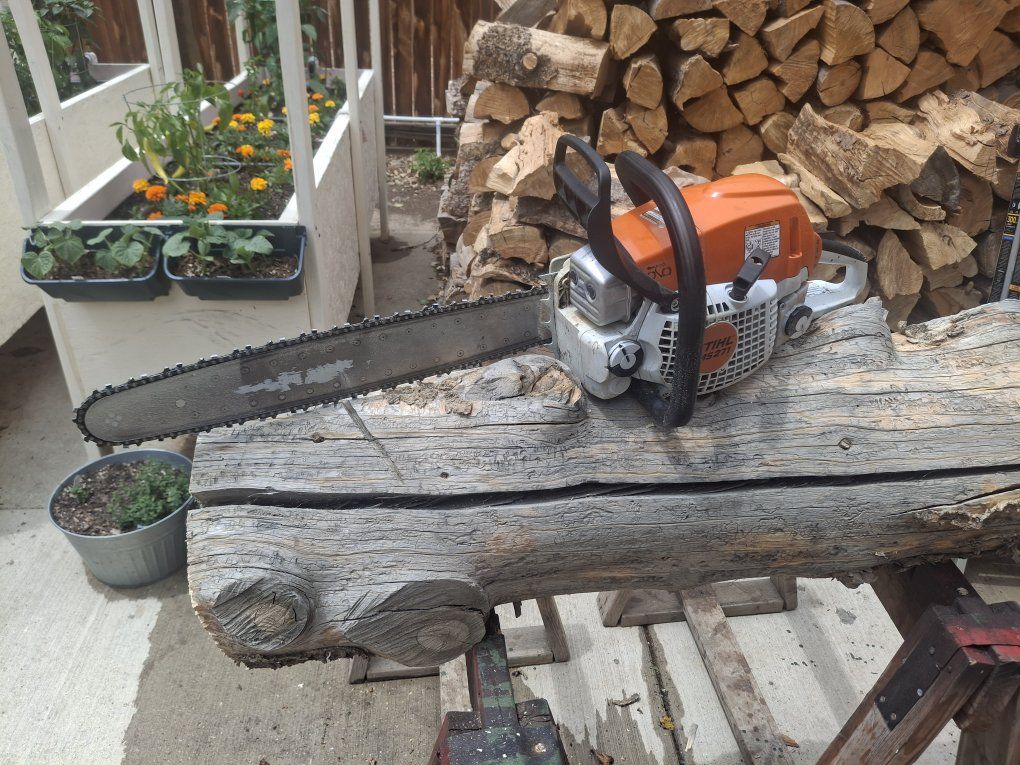 Stihl MS 271 Farm Boss Chainsaw - 20" Bar, Gas-Powered, Includes Case - used.
