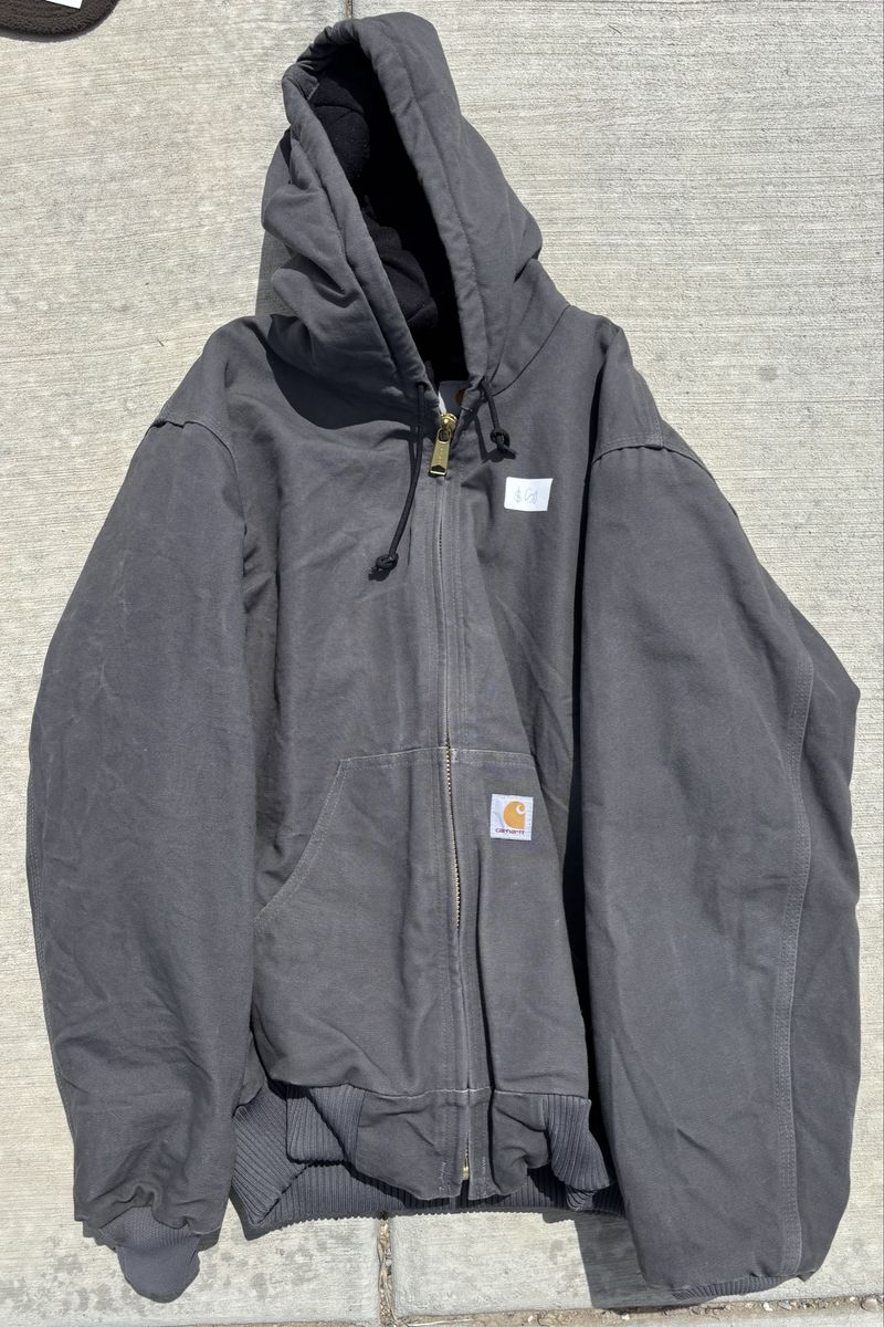Carhartt in color Gravel - Size Medium
