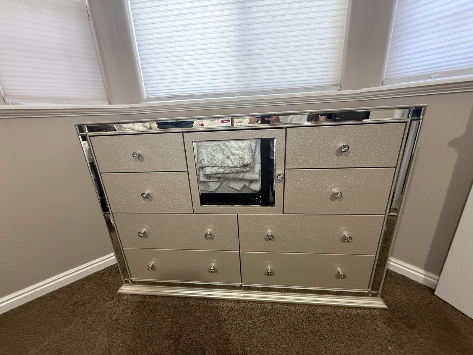 Mirrored & Faux Croc 8-Drawer Dresser with Center Cabinet - Stylish Storage for Bedroom