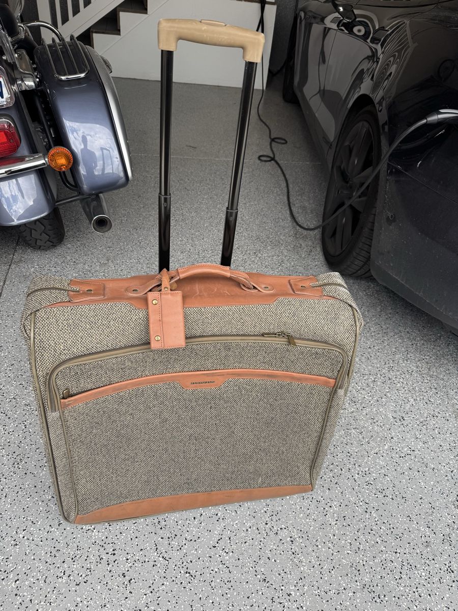 Hartman Travel Suiter