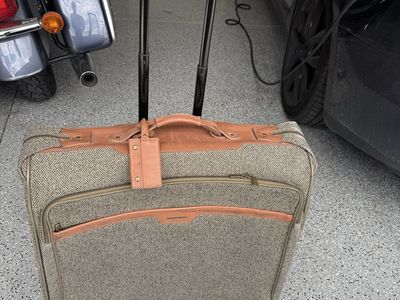 Hartman Travel Suiter