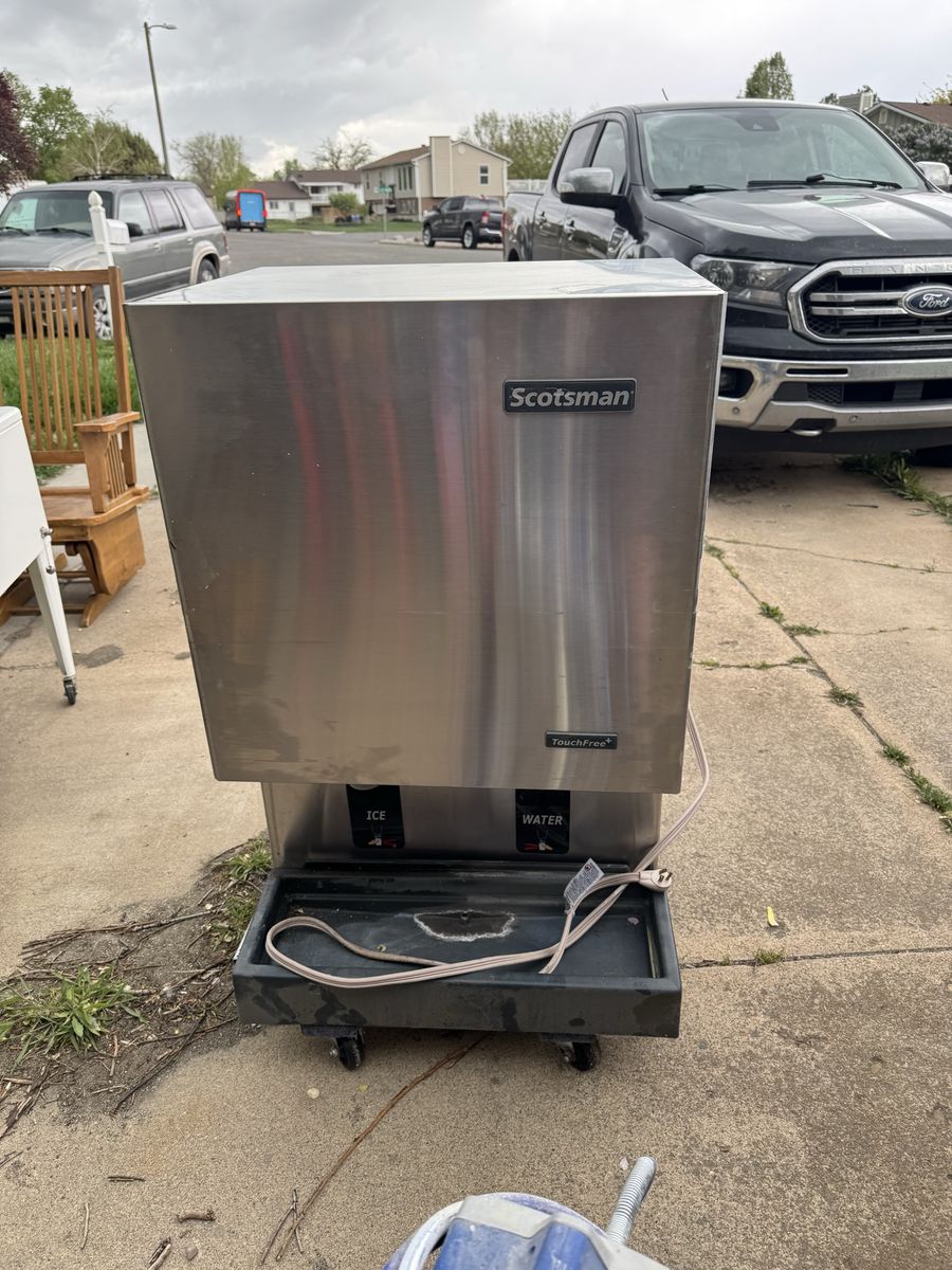 Scotsman Pebble Ice Maker And Water Dispenser