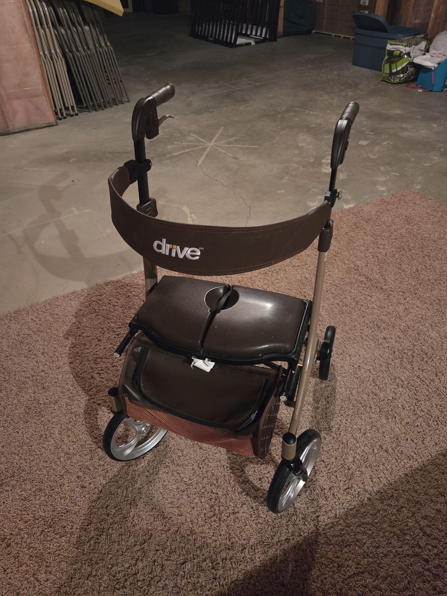 ‍️ Drive Nitro DLX Euro‑Style Rollator / Walker. Champagne