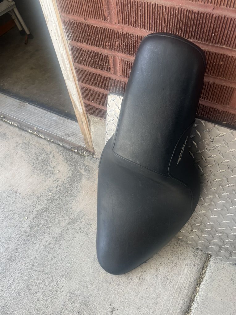 Harley Davidson Badlanders Seats