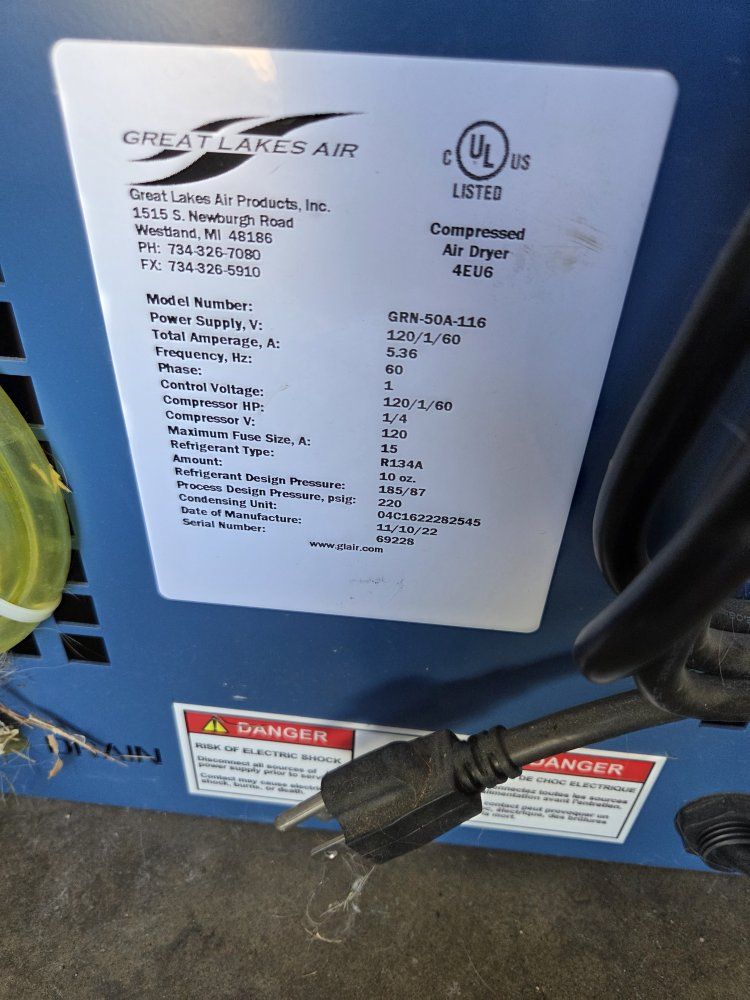 Air dryer for compressed air
