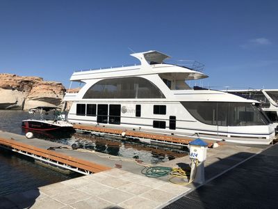 Houseboat antelope marina