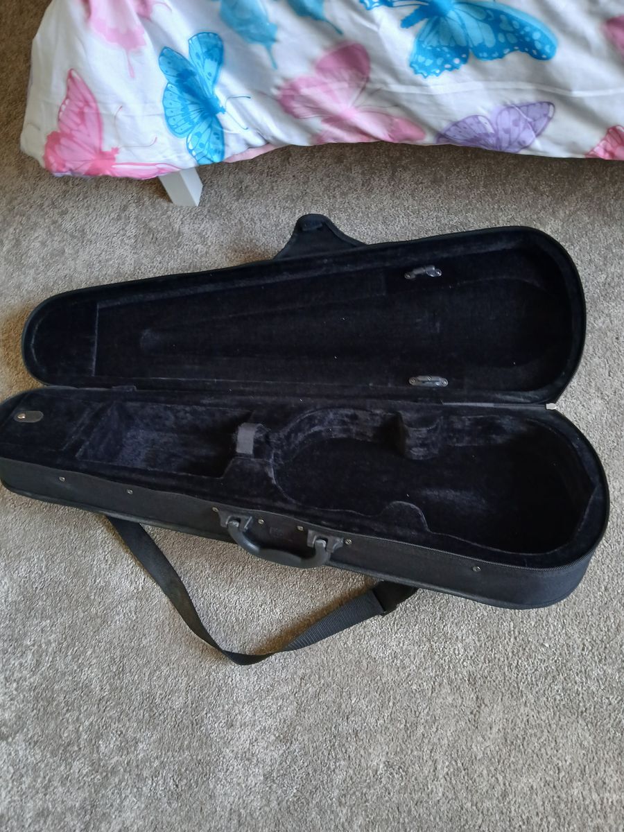 Violin case for 3/4 size violin.