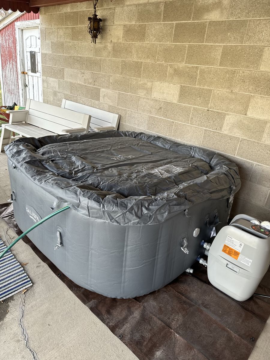 SaluSpa Coronado Inflatable Spa