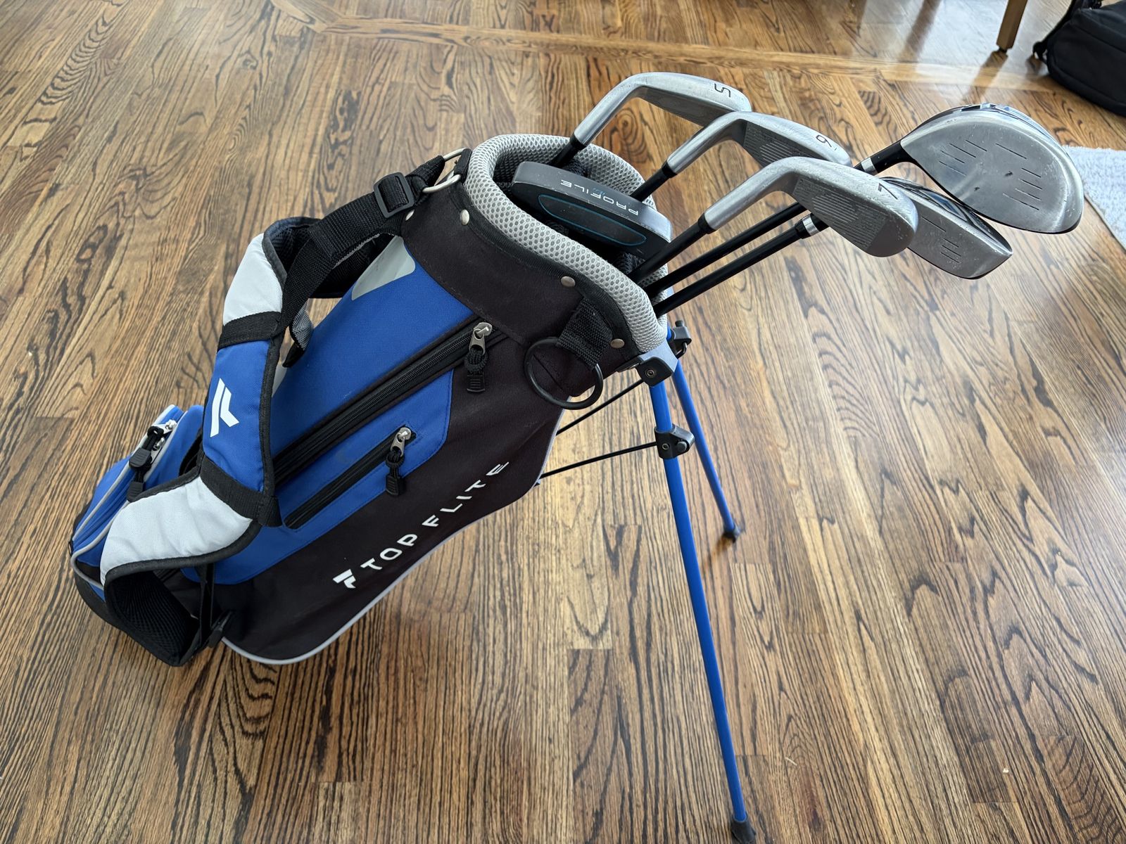 Top Flite Youth Profile Golf Club Set w/ Stand Bag