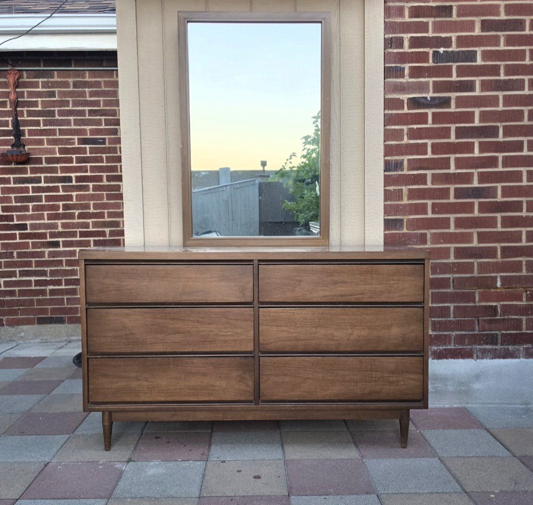 Vintage Mid-Century Dresser With Mirror