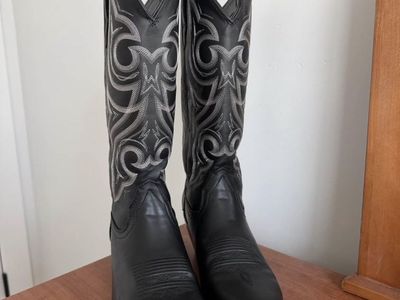 Women’s Cowboy Boots - New, size 10
