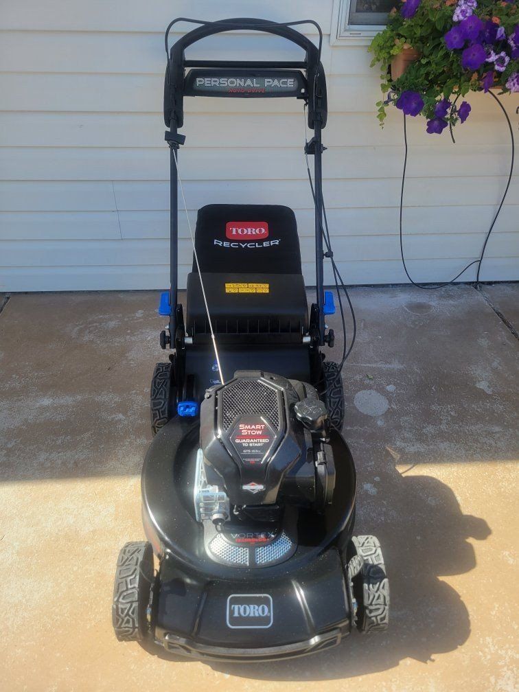 Toro Recycler Max with Personal Pace and Smart Stow 22-in Gas.