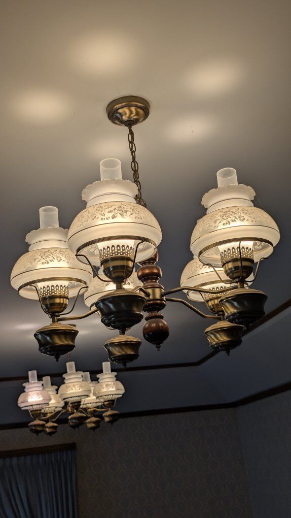 2 Light Fixtures