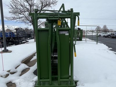 Powder River S1500 Squeeze Chute