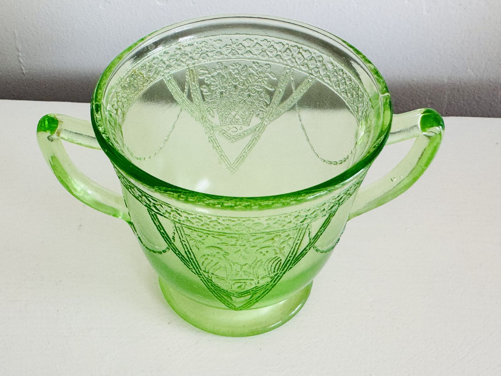 Uranium glass cup/bowl