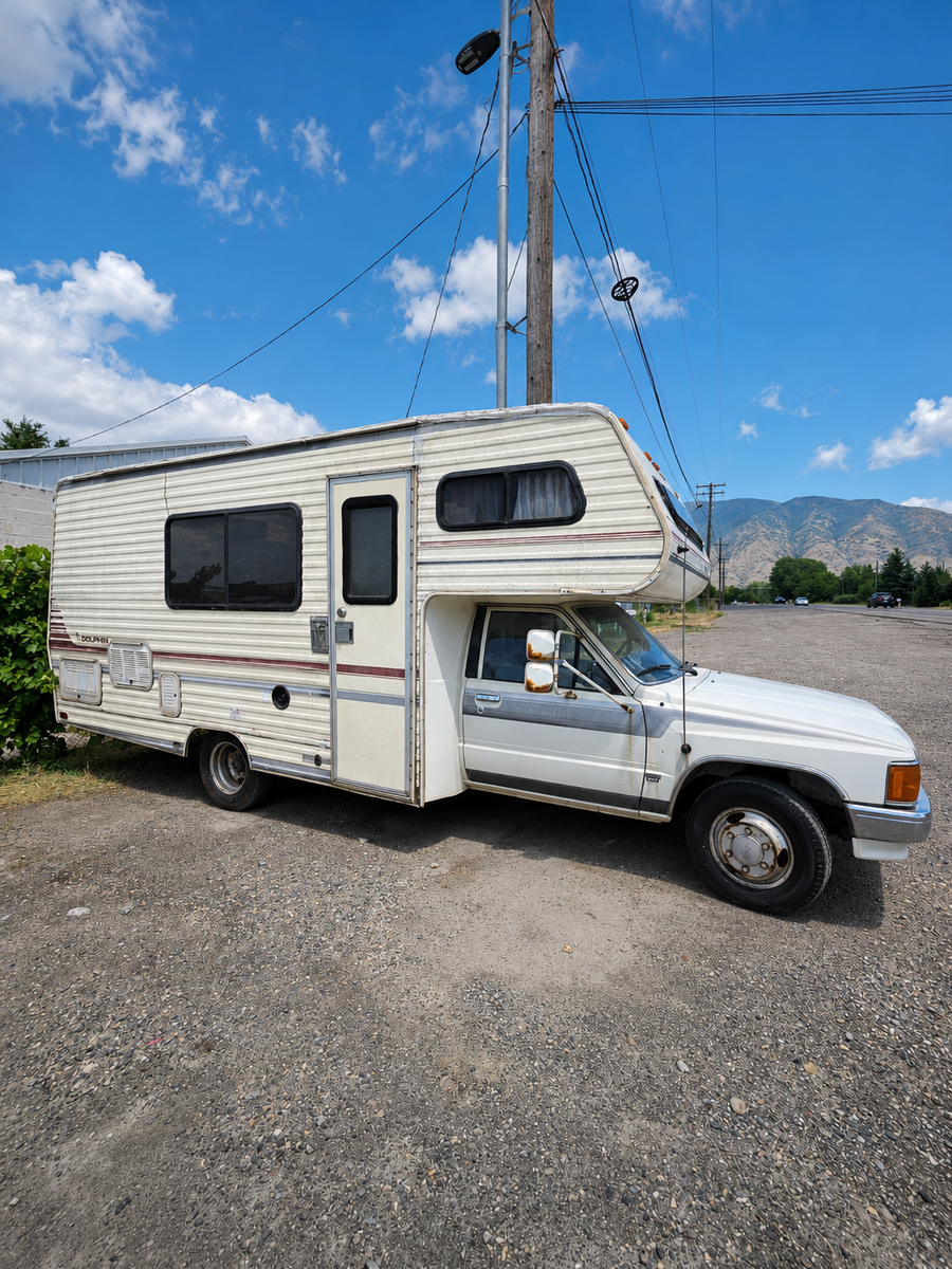 Classic Toyota Dolphin Camper – Great Project / Weekend RV