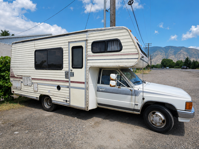 Classic Toyota Dolphin Camper – Great Project / Weekend RV