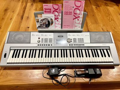Yamaha DGX- 205 Portable Grand Piano Keyboard 76 Keys w/Power Supply