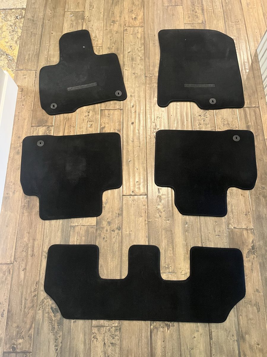 Carpet floor mats for 2027 Kia Telluride Hybrid