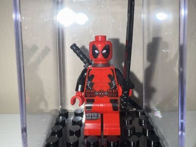 LEGO Deadpool Minifigure